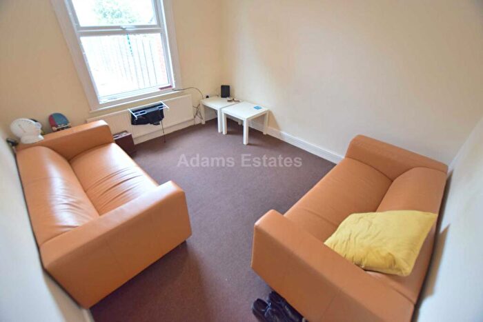 3 Bedroom Terraced House To Rent In Wykeham Road, Reading, RG6