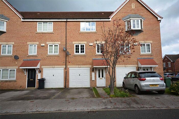 3 Bedroom Detached House For Sale In Dunlop Avenue, Leeds, LS12