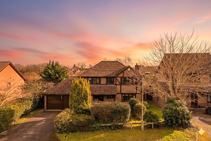 4 Bedroom Detached House For Sale In Dauntless Road, Burghfield Common, Reading, Berkshire, RG7