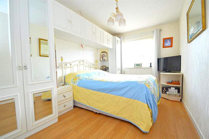 1 Bedroom Retirement Property For Sale In High Street, Great Wakering, Southend-On-Sea, SS3