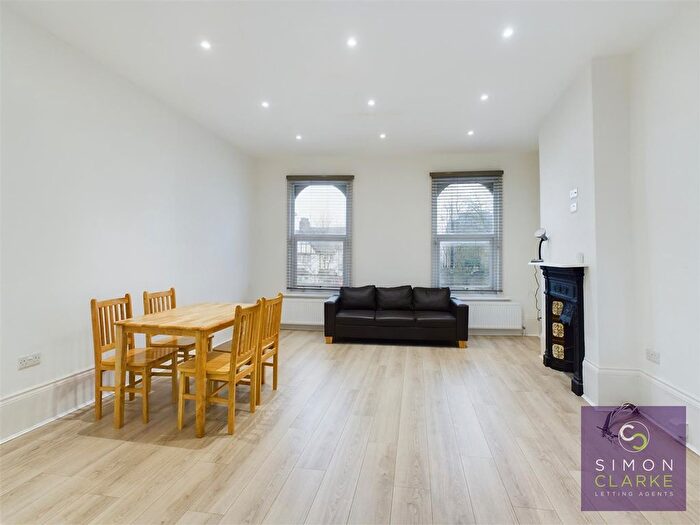 3 Bedroom Maisonette To Rent In High Street, Hornsey, N8