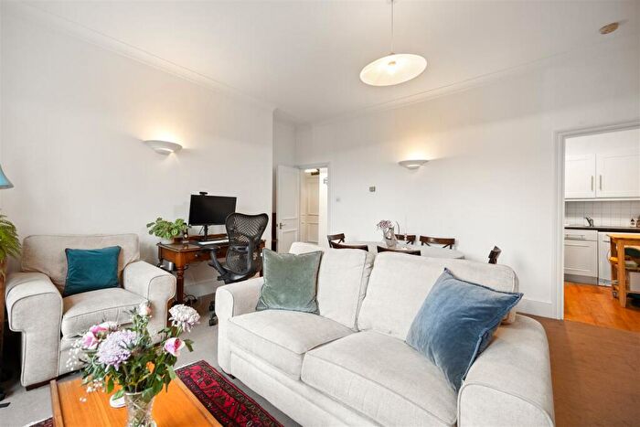 1 Bedroom Flat For Sale In Belsize Avenue, Belsize Park, NW3