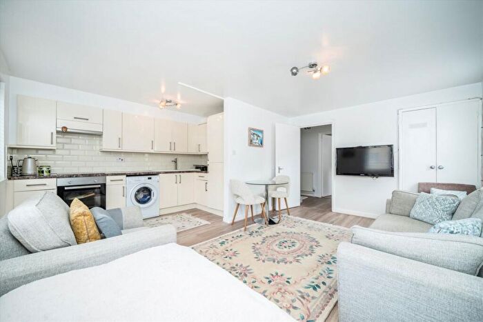 1 Bedroom Flat For Sale In Crofts Street, Tower Hill, E1