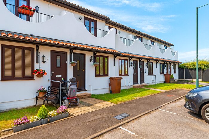 2 Bedroom Terraced House For Sale In Rosebery Road, Chatham, ME4