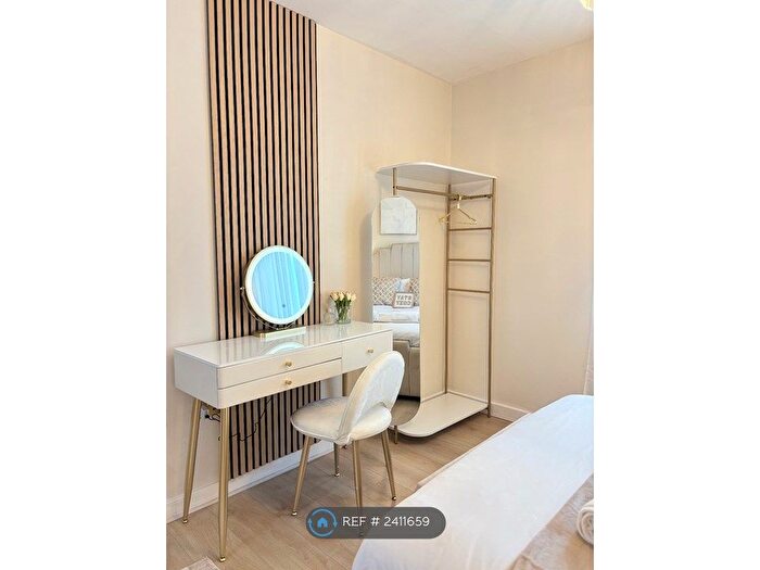 2 Bedroom Flat To Rent In Bouverie Court, Leeds, LS9
