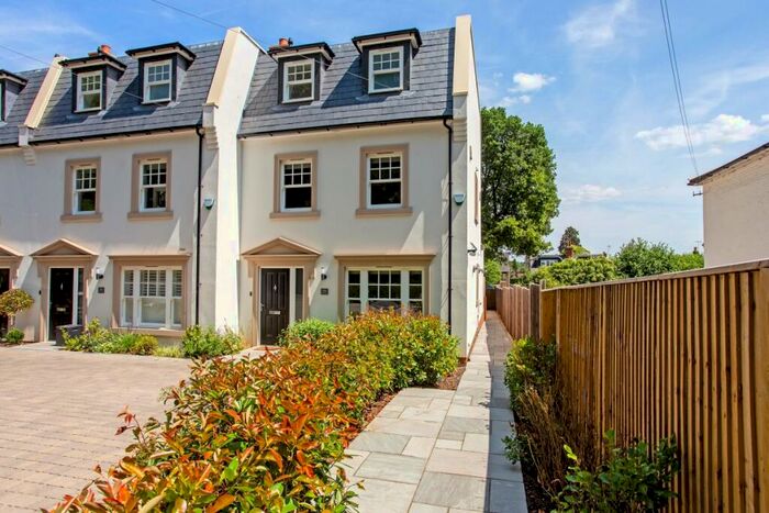 3 Bedroom End Of Terrace House To Rent In Station Road Ascot, SL5