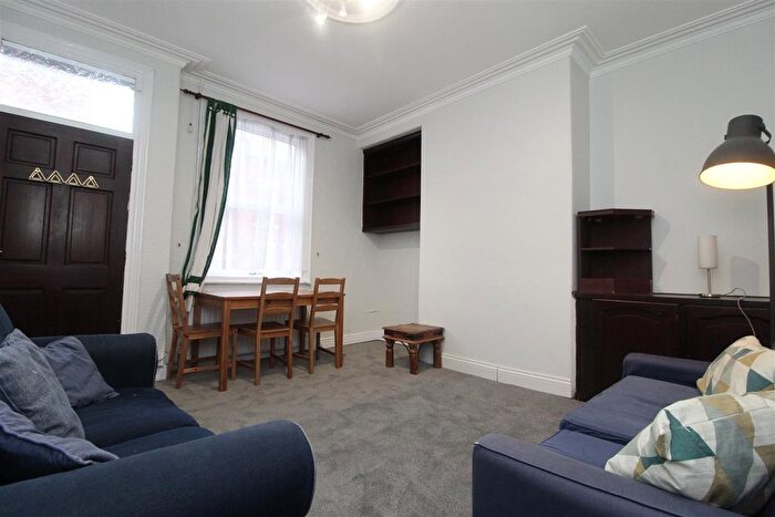 2 Bedroom End Of Terrace House To Rent In Vicarage Street, Leeds, LS5