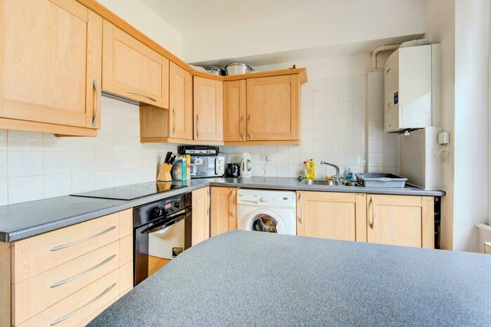 3 Bedroom Flat To Rent In Finborough Road, Chelsea, London, SW10