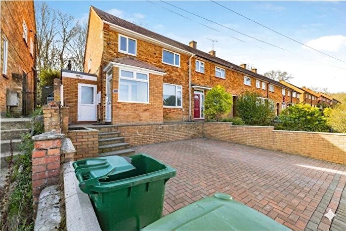 3 Bedroom End Terrace House For Sale In Prestwick Road, Watford, WD19