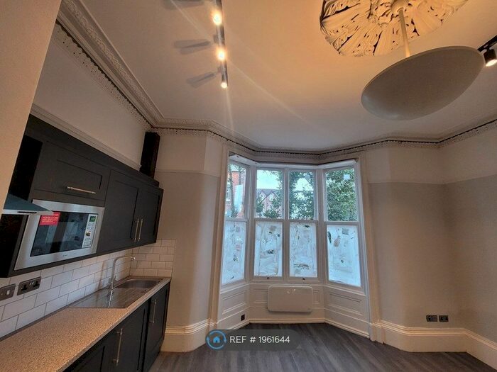 1 Bedroom Flat To Rent In Swinbourne Grove, Manchester, M20