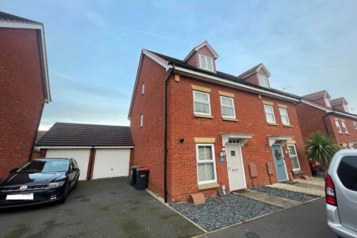 3 Bedroom Semi-Detached House To Rent In Mandeville Close, Nottingham, NG15