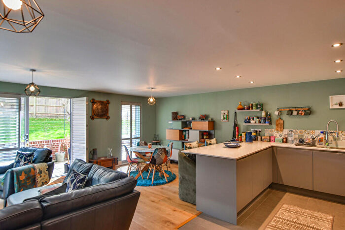 2 Bedroom Apartment To Rent In Lees Close, Thaxted, CM6