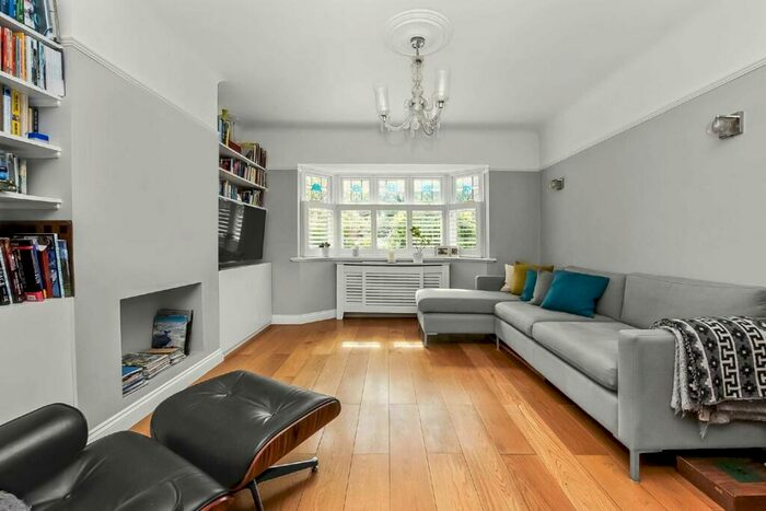 5 Bedroom Semi-Detached House To Rent In Thornton Road, Balham, SW12