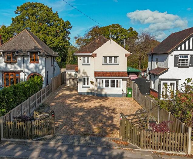 3 Bedroom Detached House For Sale In Magna Road, Bournemouth, BH11