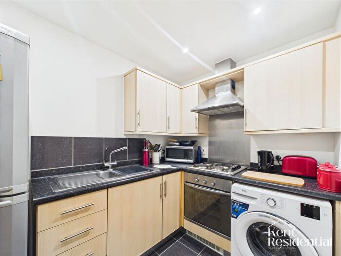 1 Bedroom Maisonette To Rent In Wharfdale Square, Tovil, ME15
