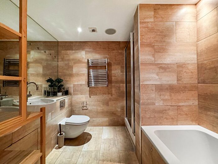 1 Bedroom Flat To Rent In Young Street, London, W8