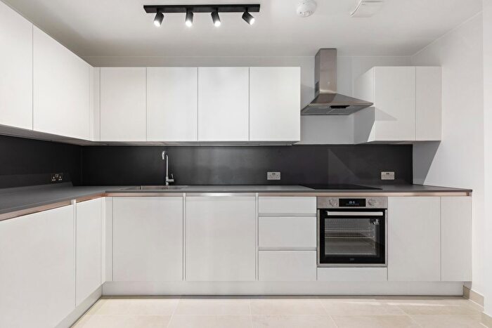 4 Bedroom Flat To Rent In Homerton High Street, London, E9