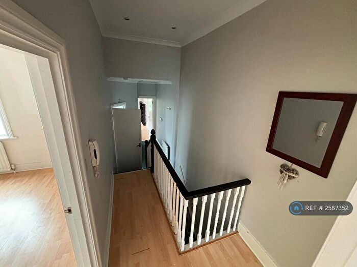 2 Bedroom Flat To Rent In Mannock Road, London, N22