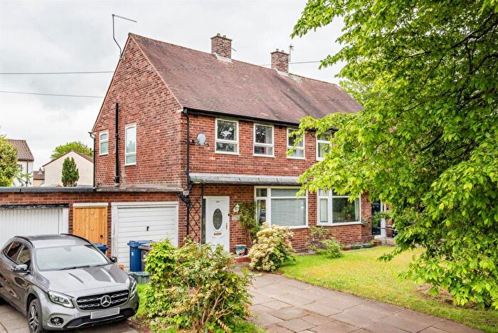 3 Bedroom Semi-Detached House For Sale In Broadfield Drive, Leyland, PR25