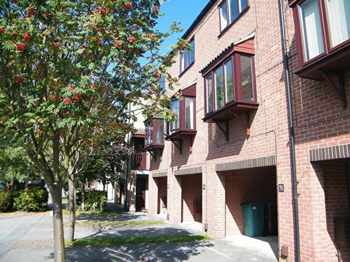 3 Bedroom Town House To Rent In Lenton Manor, Nottingham, NG7