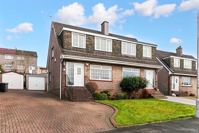 3 Bedroom Semi-Detached House For Sale In Craighead Road, Bishopton, PA7