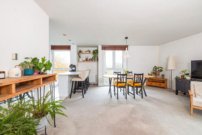 2 Bedroom Flat For Sale In Bridge Road, Leigh Woods, BS8