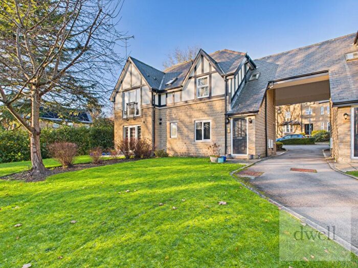 2 Bedroom Flat For Sale In Greystones Court, Roundhay, Leeds, LS8