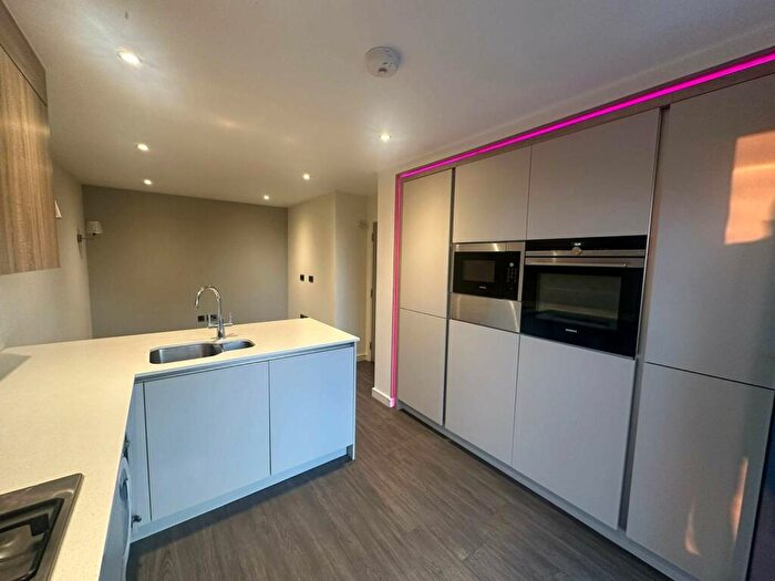 1 Bedroom Flat To Rent In Stratford Road, Shirley, Solihull, West Midlands, B90