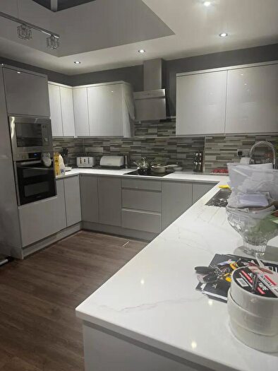 4 Bedroom Semi-Detached House To Rent In Stratford Road, B90