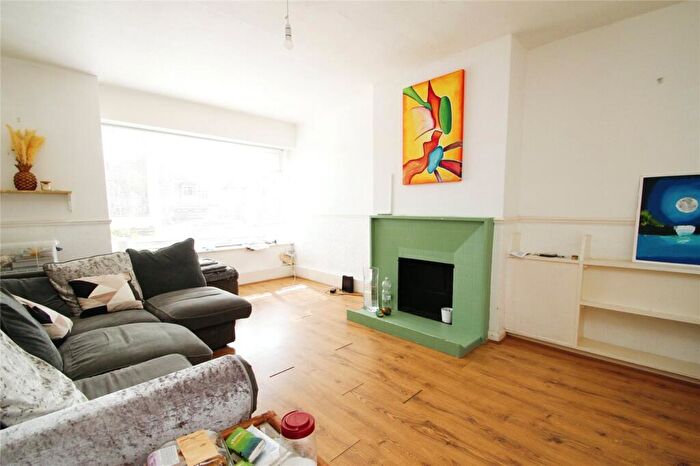 2 Bedroom Maisonette To Rent In Eastern Avenue East, Romford, RM1