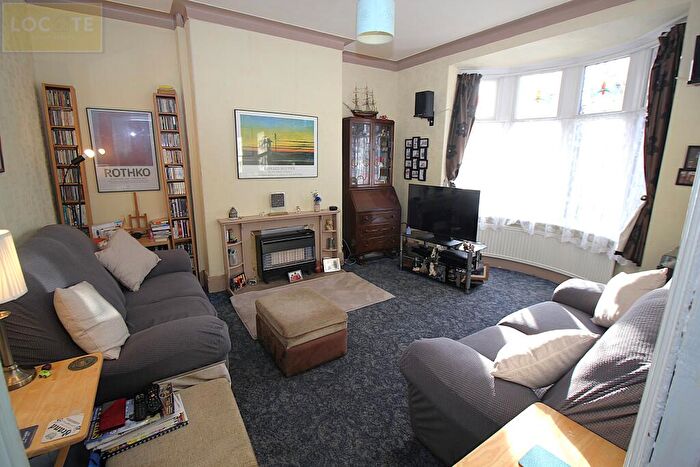 3 Bedroom Semi-Detached House For Sale In Whitelake Avenue, Flixton, M41