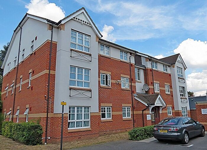 2 Bedroom Flat To Rent In Hounslow, Middlesex, TW3