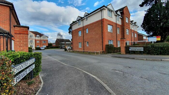 3 Bedroom Flat To Rent In Chantry Close, Vicarage Road, Sunbury, TW16