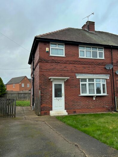 4 Bedroom Semi-Detached House To Rent In Hastings Crescent, Castleford, WF10