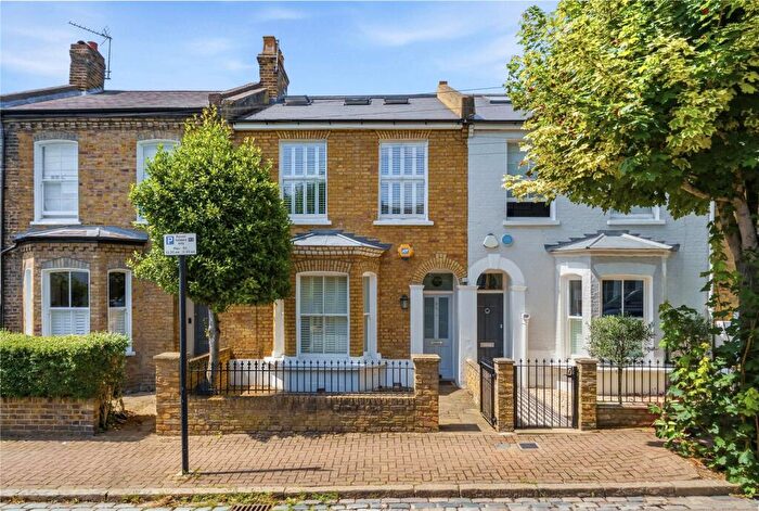 4 Bedroom House For Sale In Pickets Street, SW12