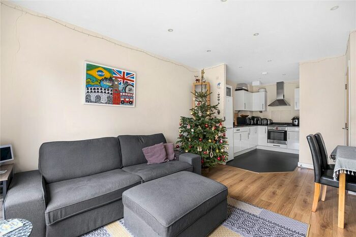 1 Bedroom Flat For Sale In Cherrywood Lodge, Birdwood Avenue, London, SE13