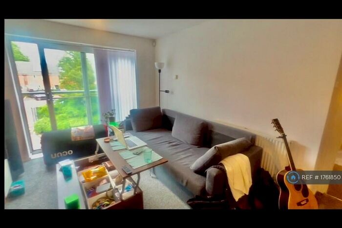 2 Bedroom Flat To Rent In Alban Street, Salford, M7