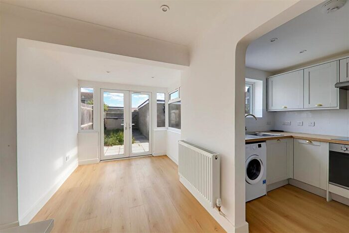 3 Bedroom Semi-Detached House For Sale In Chilgrove Close, Goring-By-Sea, Worthing, BN12