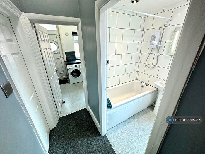 2 Bedroom Flat To Rent In Derby Road, Nottingham, NG7