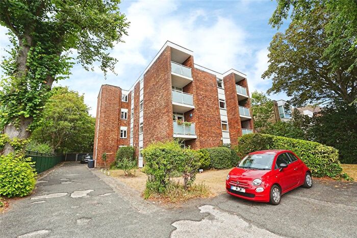 2 Bedroom Flat For Sale In Albemarle Road, Beckenham, BR3