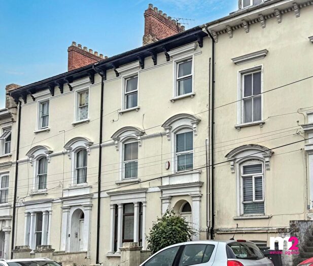 2 Bedroom Apartment For Sale In Clytha Square, Newport, NP20