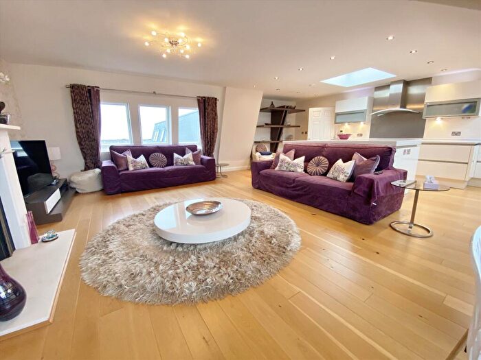 4 Bedroom Flat To Rent In Victoria Parade, Morecambe, LA4