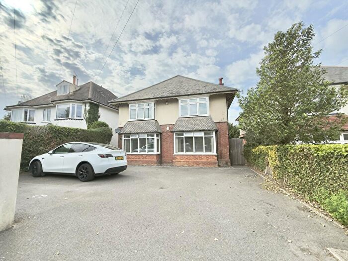 2 Bedroom Flat To Rent In Queens Park South Drive, Bournemouth, BH8