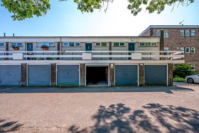 1 Bedroom Flat For Sale In Rectory Green, Beckenham, BR3