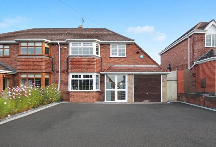 3 Bedroom Semi Detached House For Sale In Heathfield Road, Halesowen, B63