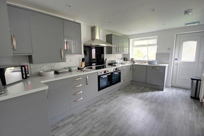 6 Bedroom House To Rent In Ferens Close, DH1