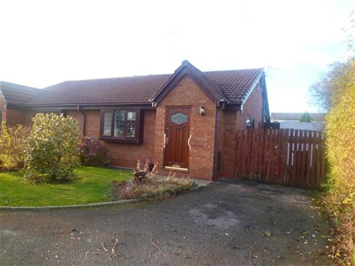 2 Bedroom Semi-Detached Bungalow To Rent In Brushes Road, Stalybridge, SK15