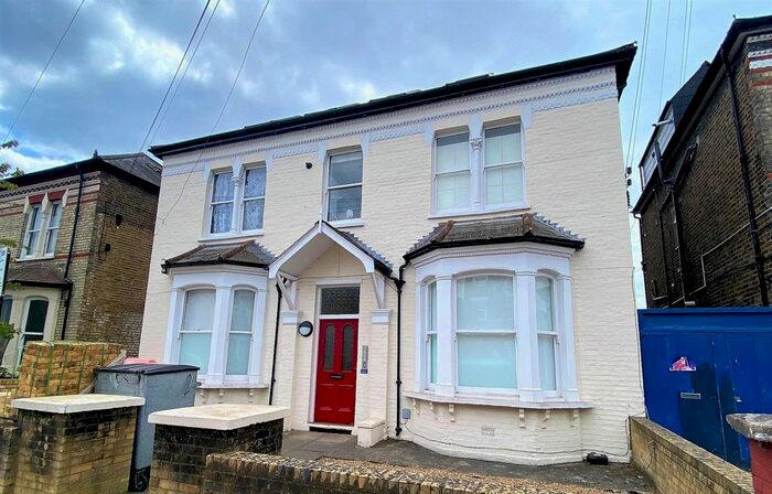 1 Bedroom Flat To Rent In Longley Road, London, SW17