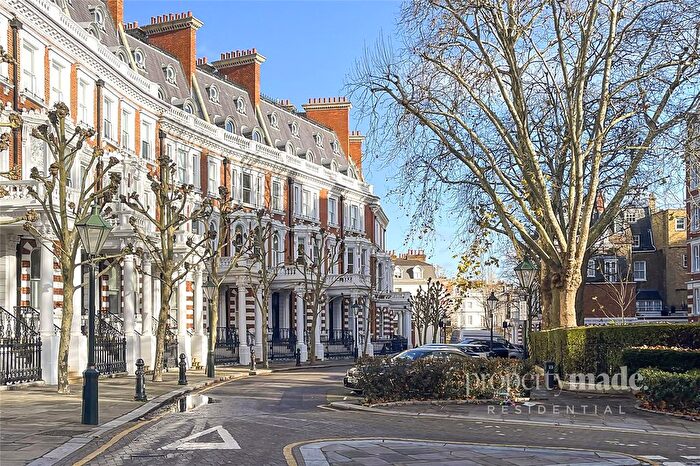 1 Bedroom Flat To Rent In Observatory Gardens, Kensington, London, W8