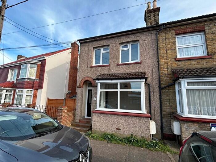 3 Bedroom House To Rent In Villa Road, Higham, Rochester, ME3
